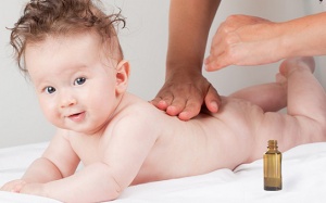 Có nên chăm sóc da và tóc cho trẻ sơ sinh bằng dầu dừa?