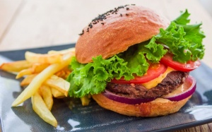 7 gia vị và đồ ăn kèm giúp món bánh mì kẹp trở nên lành mạnh hơn