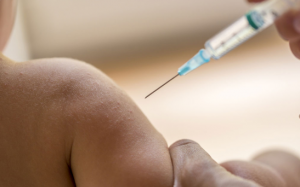 Những mẹo nhỏ giúp giảm đau cho trẻ trong và sau khi tiêm vaccine