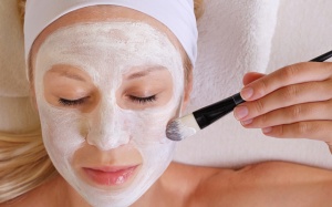 Cách làm mặt nạ nước ép hành tây trị mụn và làm sáng da