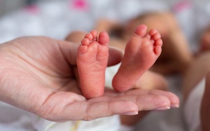 Trẻ sinh non phải đối mặt với nguy cơ sức khỏe gì?