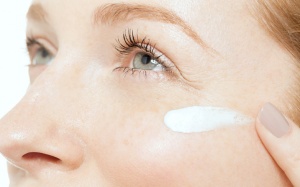 Những lưu ý khi chọn mua kem mắt bạn nên biết