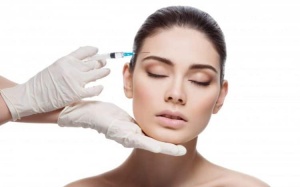 Làm sao để hạn chế tác dụng phụ khi tiêm botox để giảm đau nửa đầu?