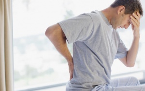 Nguyên nhân nào khiến cơn đau lưng trở nên tồi tệ hơn? 