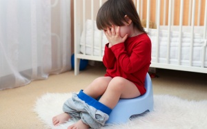 9 dấu hiệu bé sẵn sàng để tập ngồi bô