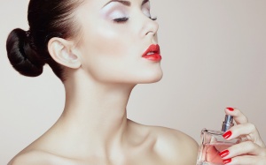 Trang điểm, làm đẹp ảnh hưởng xấu đến khả năng sinh sản?