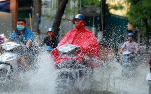 Áp thấp nhiệt đới trên Biển Đông, Hà Nội đề phòng ngập lụt