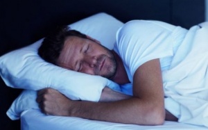 Để tăng cơ hội làm cha, đàn ông nên ngủ trước 10h30 tối!