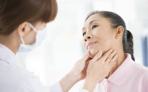 Nhân xơ tuyến giáp nên đi khám ở đâu? Điều trị thế nào?