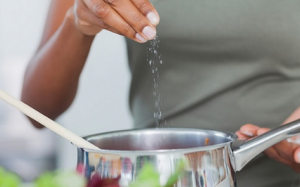 Ăn quá nhiều muối, chuyện gì sẽ xảy ra? 