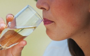 Video: Muốn da đẹp, hãy bỏ rượu bia!