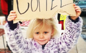 Lý do không nên cho trẻ em uống cà phê, dù chỉ một ngụm nhỏ