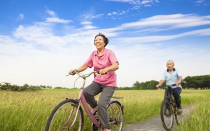 Vì sao người già hạnh phúc hơn?