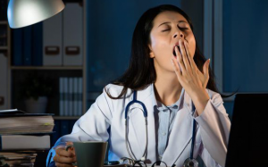 Phụ nữ làm việc ca đêm có nguy hại gì?