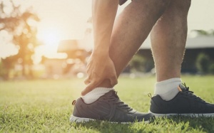 Sưng mắt cá chân cảnh báo nhiều bệnh nguy hiểm