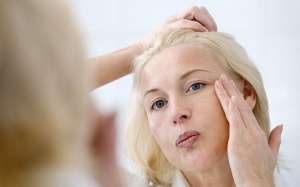 Chăm sóc làn da như thế nào để bạn không bị già trước tuổi?