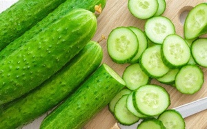 Ăn gì uống gì để đôi môi không còn nứt nẻ, bong tróc?