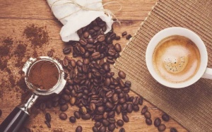 Tại sao uống cà phê lại bị đau bụng, đi ngoài?