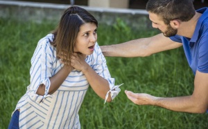 Video: Cấp cứu cho người bị nghẹn, hóc dị vật như thế nào?