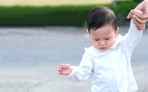 14 tháng tuổi vẫn chưa biết đi: Có nên lo lắng?