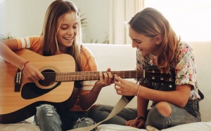 Tử vi thứ Năm (10/10/2019): Bảo Bình sẽ rất vui khi giúp đỡ bạn bè