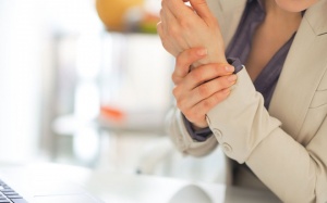 Người trẻ tuổi nên làm gì để phòng ngừa viêm khớp? 