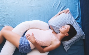 Khó ngủ vào 3 tháng cuối thai kỳ phải làm sao?