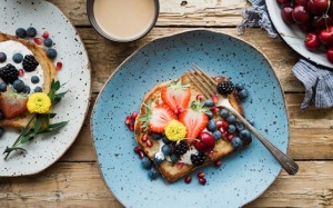 Ăn gì, tránh ăn gì để loại bỏ mụn đầu đen?