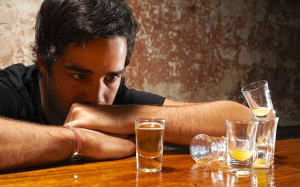 Uống nhiều rượu có thể gây hôi miệng?