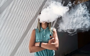 Video: Hút thuốc lá điện tử có hại cho cả những người xung quanh