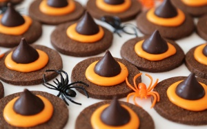 Cách làm bánh Halloween mũ phù thủy kỳ bí trẻ nào cũng mê