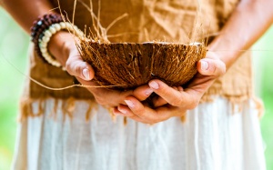 Có an toàn khi sử dụng dầu dừa cho khô âm đạo?