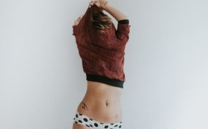 “Cô bé” bốc mùi hóa chất, tanh như cá hoặc hôi thối là vì sao?