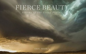 Sự dữ dội của thiên nhiên qua ảnh của nhiếp ảnh gia dành 40 năm 'săn' bão