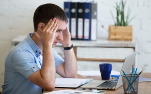5 nguyên nhân khiến dân văn phòng thường xuyên đau đầu