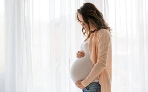 Phù chân, táo bón và những vấn đề thường gặp trong 3 tháng cuối thai kỳ