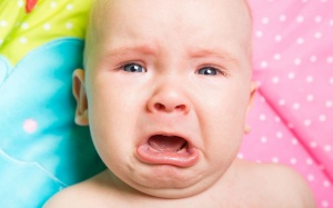 Dỗ trẻ sơ sinh quấy khóc như thế nào?