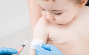 Vì sao bạn nên tiêm vaccine phòng thủy đậu cho con? 