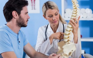 Chuyên gia Mỹ khám miễn phí cho người bệnh thần kinh sọ não và cột sống