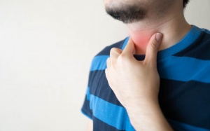 5 nguyên nhân vì sao bạn bị khàn tiếng, khàn giọng