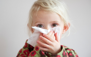 Chăm sóc trẻ bị cảm lạnh như thế nào? 