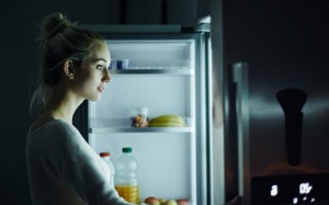 Phụ nữ ăn tối muộn, ăn đêm có nguy cơ bị bệnh tim mạch cao?