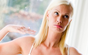 Giảm nguy cơ bốc hỏa trong quá trình mãn kinh: Hãy bỏ thuốc lá và giảm cân ngay