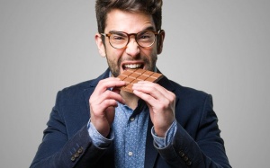 Video: Ăn chocolate thường xuyên được lợi gì?