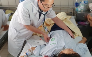 Liên tục tiểu ra máu, thai phụ 32 tuần bị dị dạng mạch thận hiếm gặp