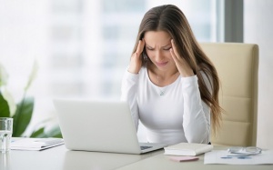 Mẹo đơn giản giúp giảm đau đầu cho dân văn phòng