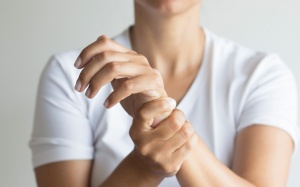 Nguyên nhân nào gây ra bệnh viêm khớp?