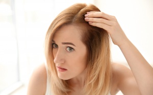 4 thói quen xấu làm tóc bạn bị mỏng, thưa và dễ gãy rụng