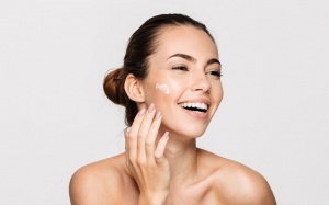 Cần chú ý gì khi dùng kem dưỡng ẩm trong mùa Đông này?