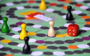 Người cao tuổi chơi trò chơi gì để cải thiện trí nhớ và tư duy?